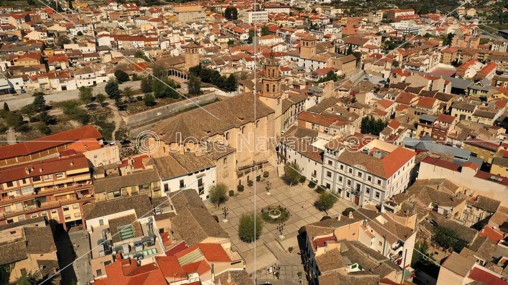 Baza Centro - Iglesia y Plaza Mayor