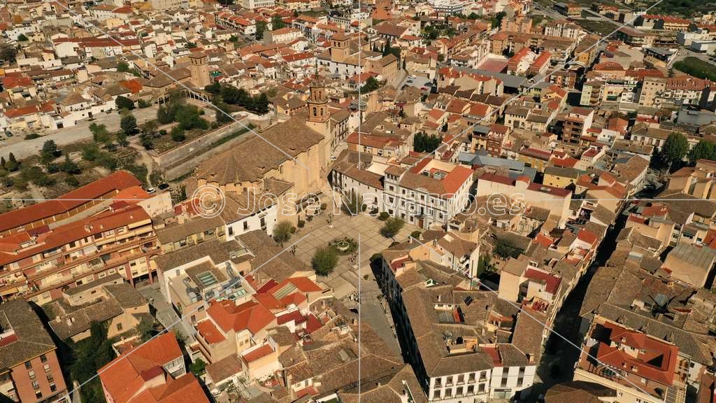 Baza Centro - Iglesia y Plaza Mayor
