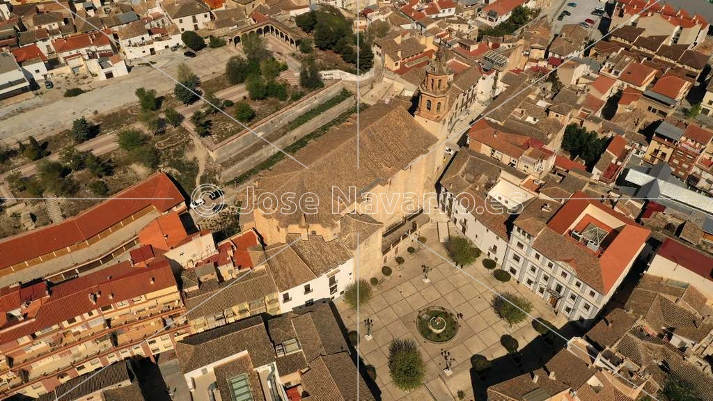 Baza Centro - Iglesia y Plaza Mayor