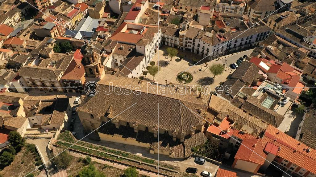 Baza Centro - Iglesia y Plaza Mayor