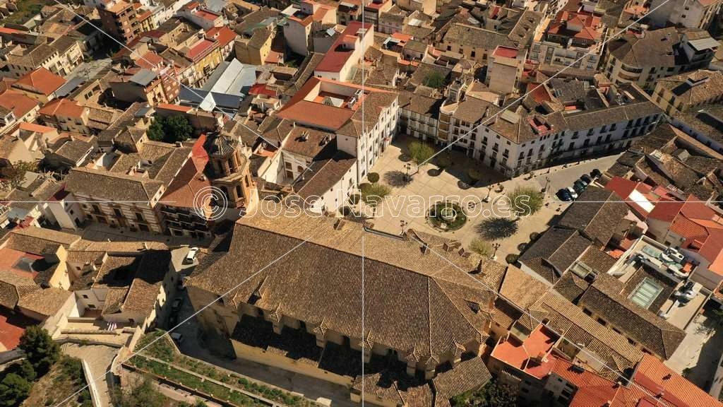 Baza Centro - Iglesia y Plaza Mayor