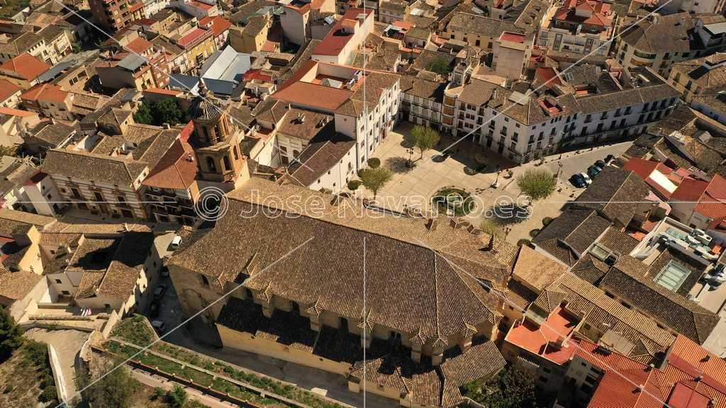 Baza Centro - Iglesia y Plaza Mayor