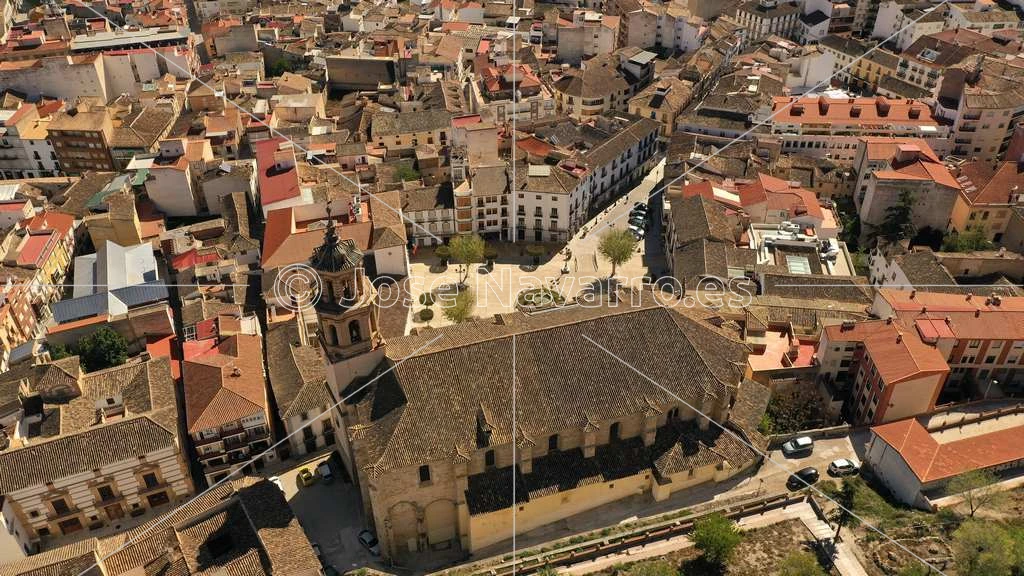 Baza Centro - Iglesia y Plaza Mayor