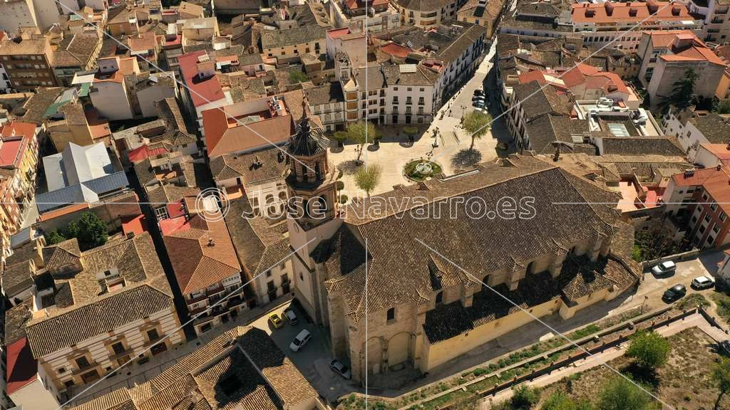 Baza Centro - Iglesia y Plaza Mayor