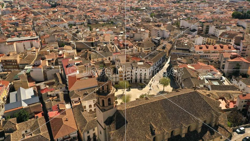 Baza Centro - Iglesia y Plaza Mayor