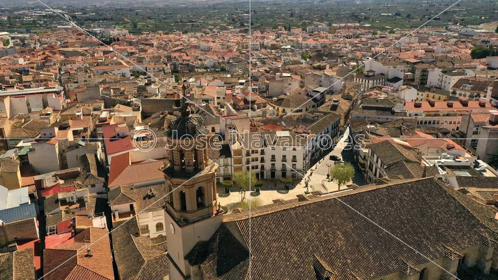 Baza Centro - Iglesia y Plaza Mayor
