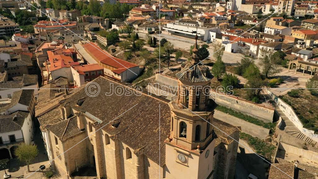 Baza Centro - Iglesia y Plaza Mayor
