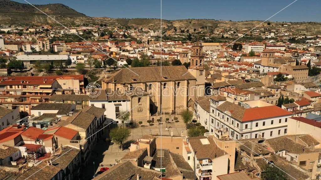 Baza Centro - Iglesia y Plaza Mayor