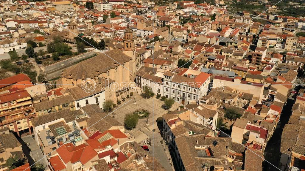 Baza Centro - Iglesia y Plaza Mayor