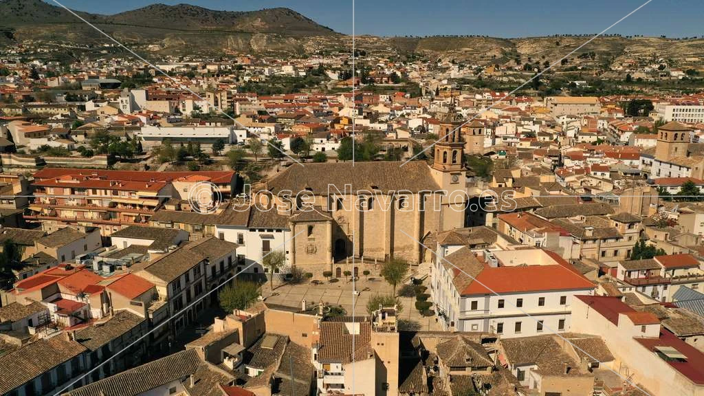 Baza Centro - Iglesia y Plaza Mayor
