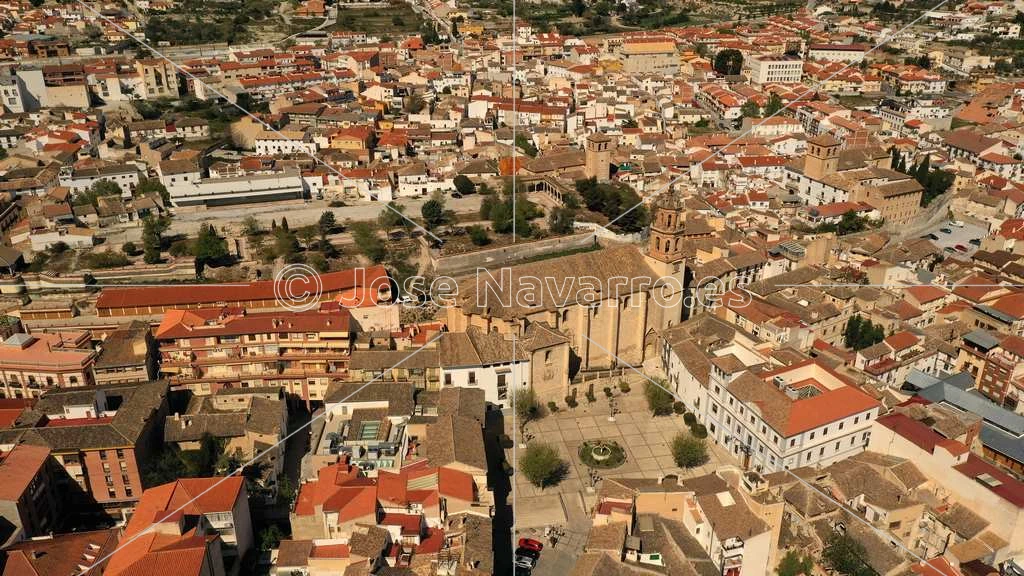Baza Centro - Iglesia y Plaza Mayor