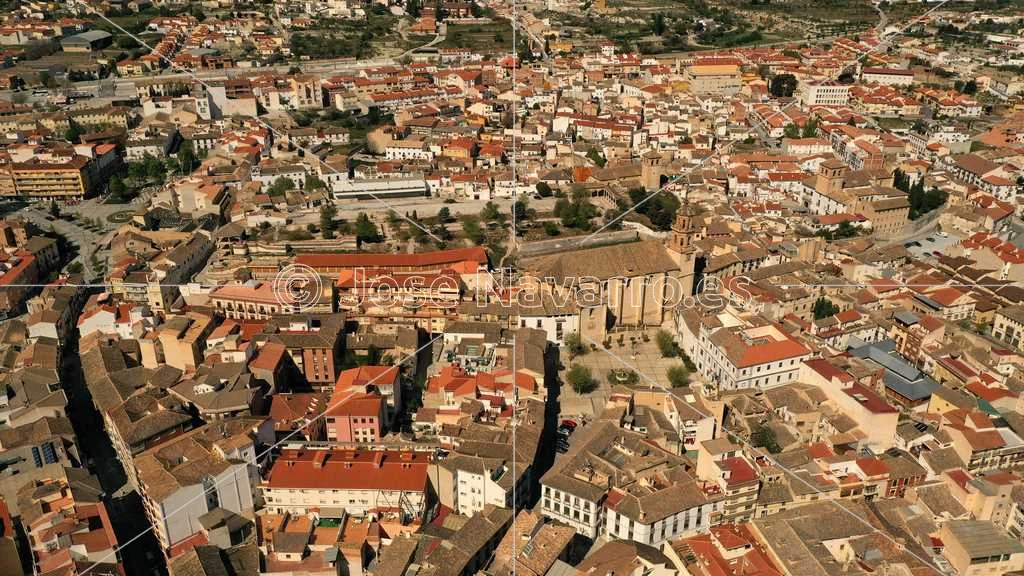 Baza Centro - Iglesia y Plaza Mayor