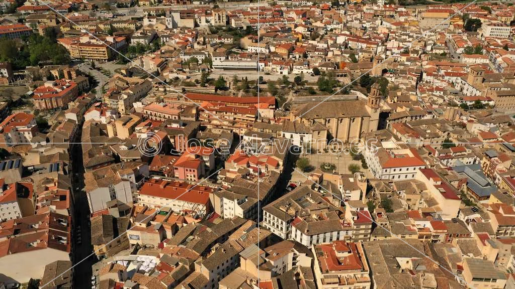 Baza Centro - Iglesia y Plaza Mayor