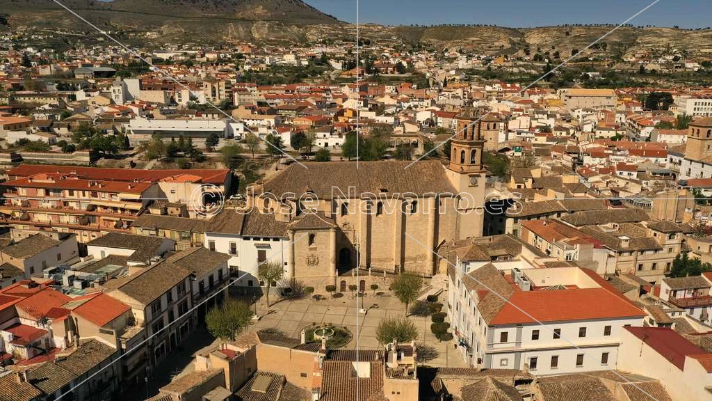 Baza Centro - Iglesia y Plaza Mayor
