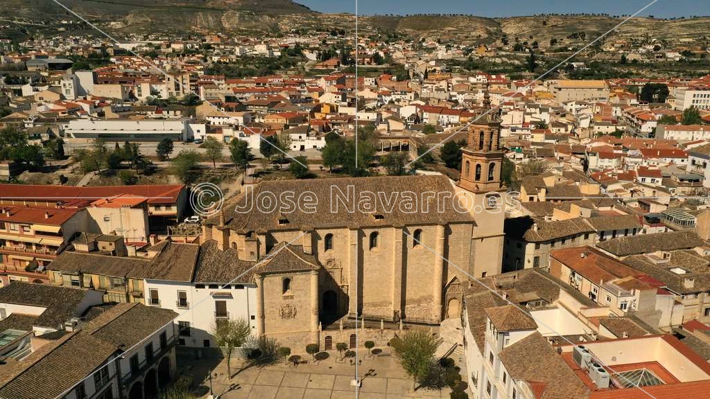 Baza Centro - Iglesia y Plaza Mayor