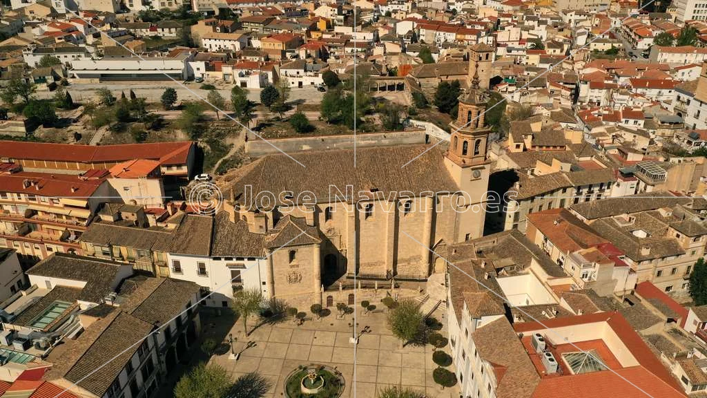 Baza Centro - Iglesia y Plaza Mayor