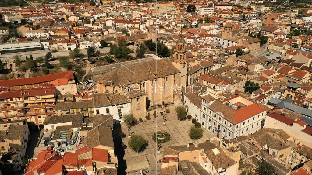 Baza Centro - Iglesia y Plaza Mayor